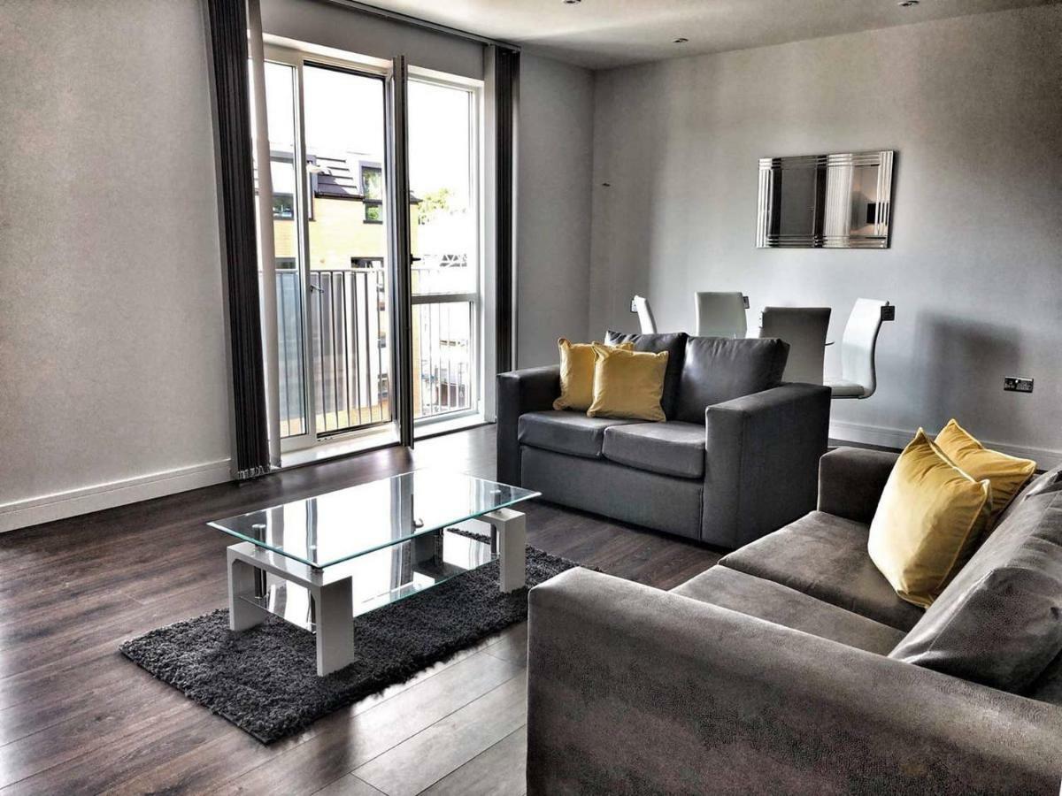 Amazing & Spacious 2 Bed 2 Bath Luxury Apartment With Balcony Free Wifi Sleeps 6 Bushey Εξωτερικό φωτογραφία
