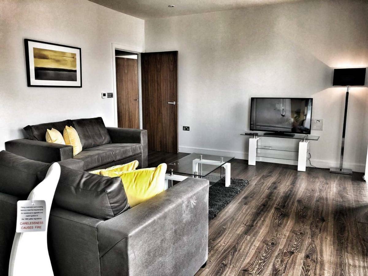 Amazing & Spacious 2 Bed 2 Bath Luxury Apartment With Balcony Free Wifi Sleeps 6 Bushey Εξωτερικό φωτογραφία