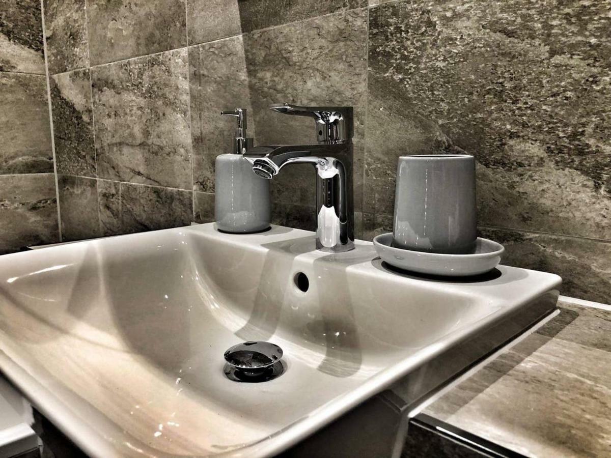 Amazing & Spacious 2 Bed 2 Bath Luxury Apartment With Balcony Free Wifi Sleeps 6 Bushey Εξωτερικό φωτογραφία